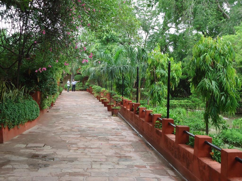 Hotel Sheela, 100m from Taj Mahal Agra  Exteriör bild