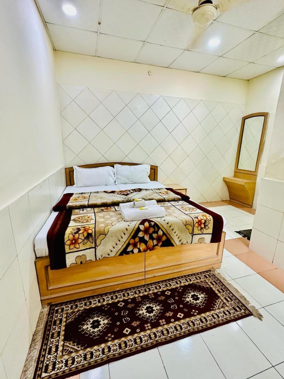 Hotel Sheela, 100m from Taj Mahal Agra  Exteriör bild