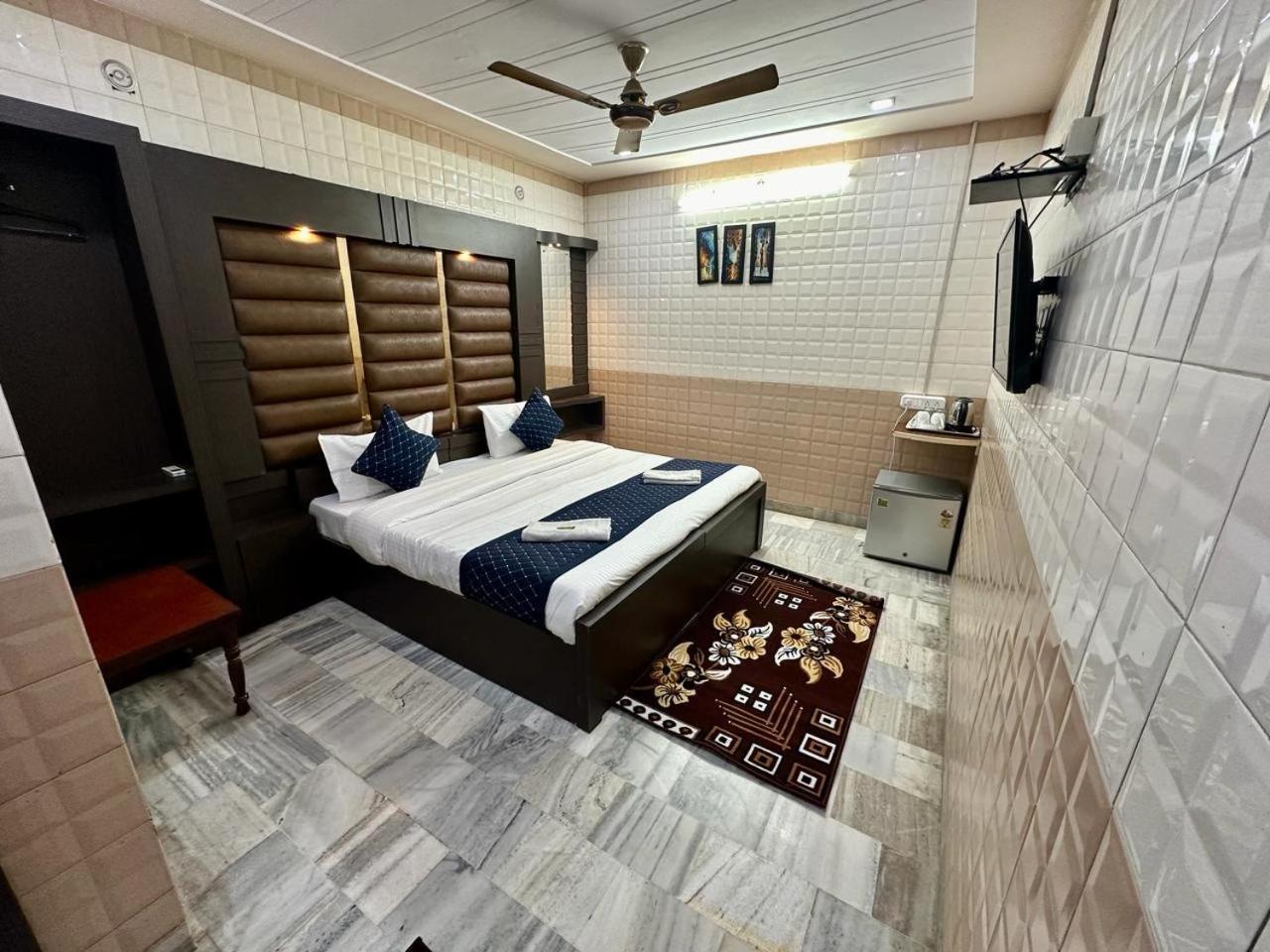 Hotel Sheela, 100m from Taj Mahal Agra  Exteriör bild