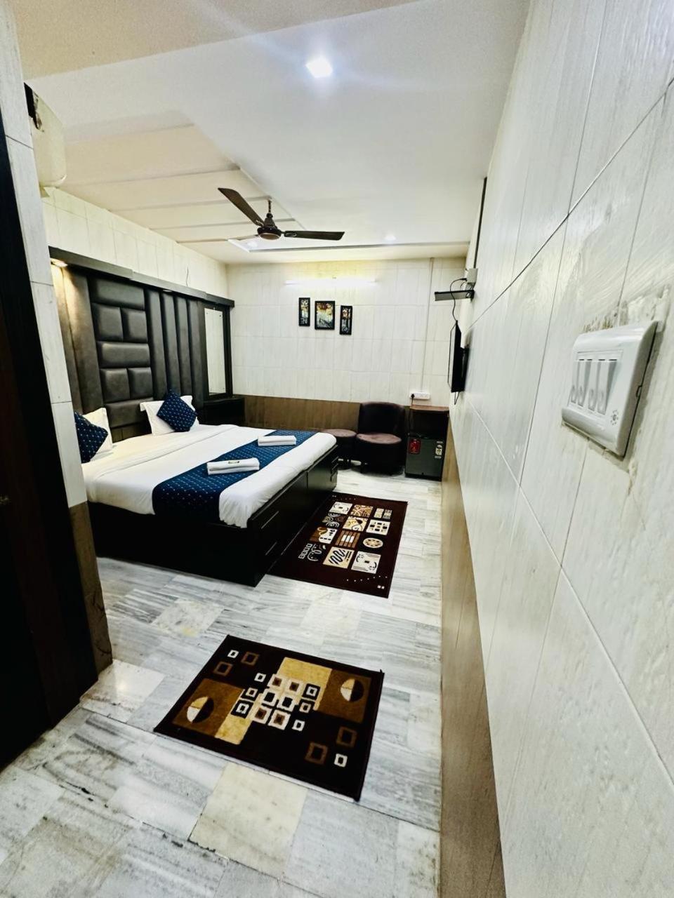 Hotel Sheela, 100m from Taj Mahal Agra  Exteriör bild