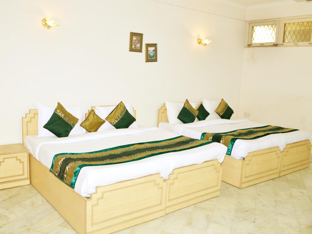 Hotel Sheela, 100m from Taj Mahal Agra  Exteriör bild
