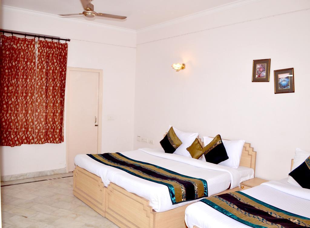Hotel Sheela, 100m from Taj Mahal Agra  Exteriör bild