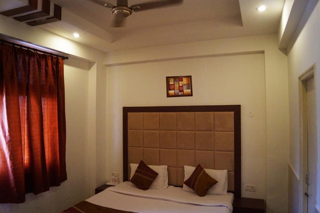 Hotel Sheela, 100m from Taj Mahal Agra  Exteriör bild