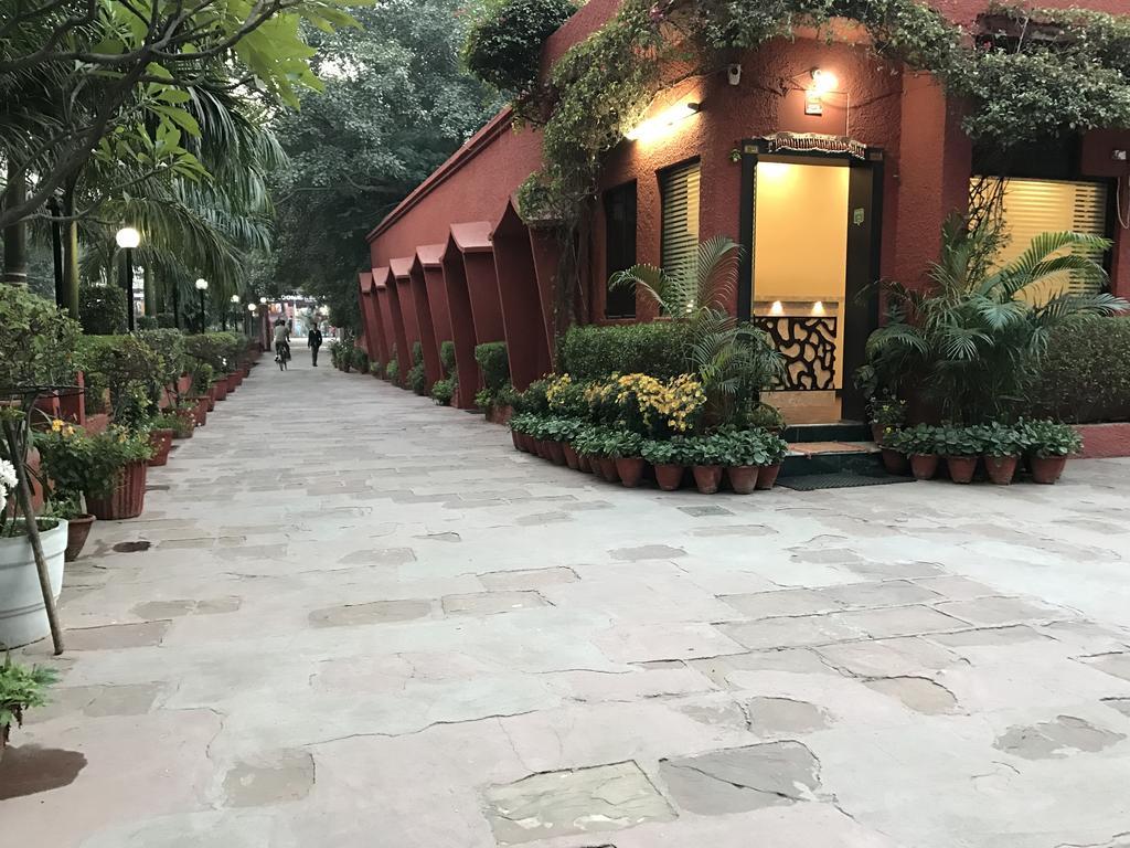Hotel Sheela, 100m from Taj Mahal Agra  Exteriör bild