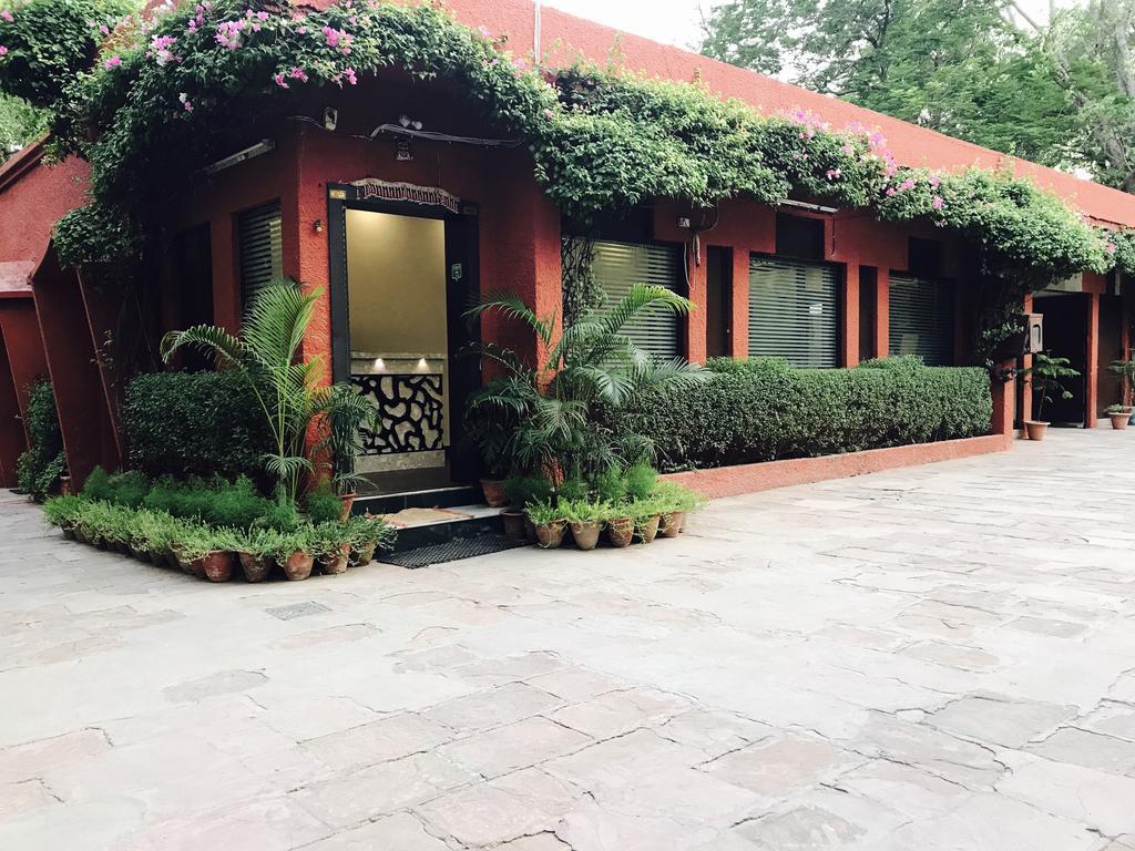 Hotel Sheela, 100m from Taj Mahal Agra  Exteriör bild