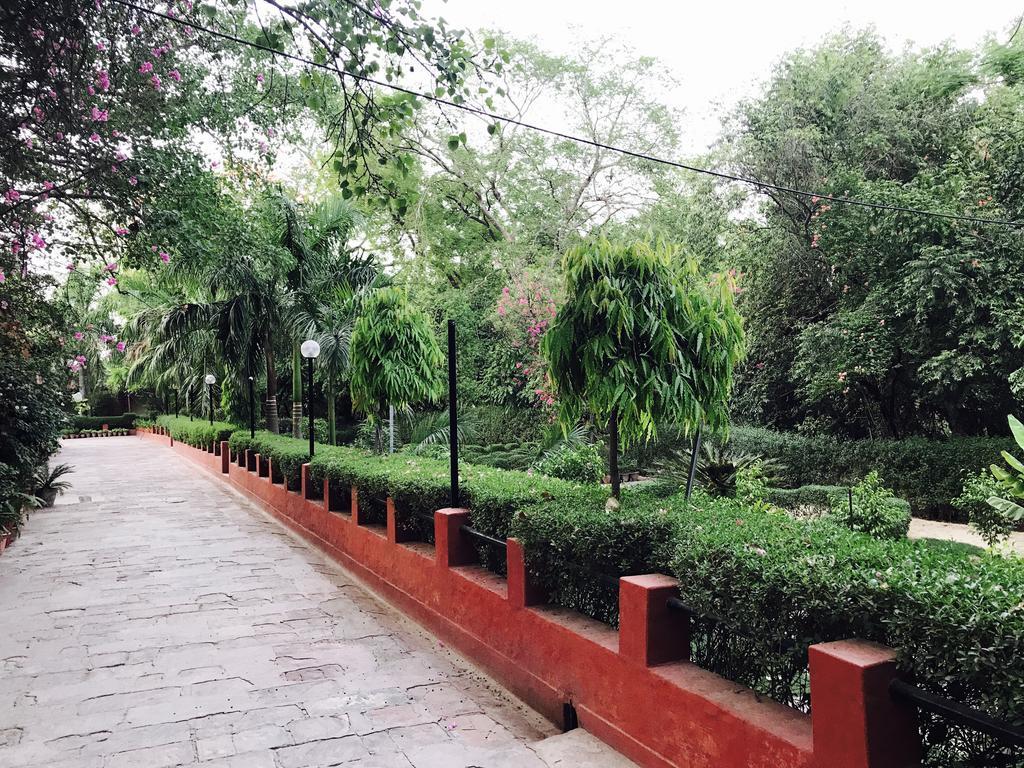 Hotel Sheela, 100m from Taj Mahal Agra  Exteriör bild