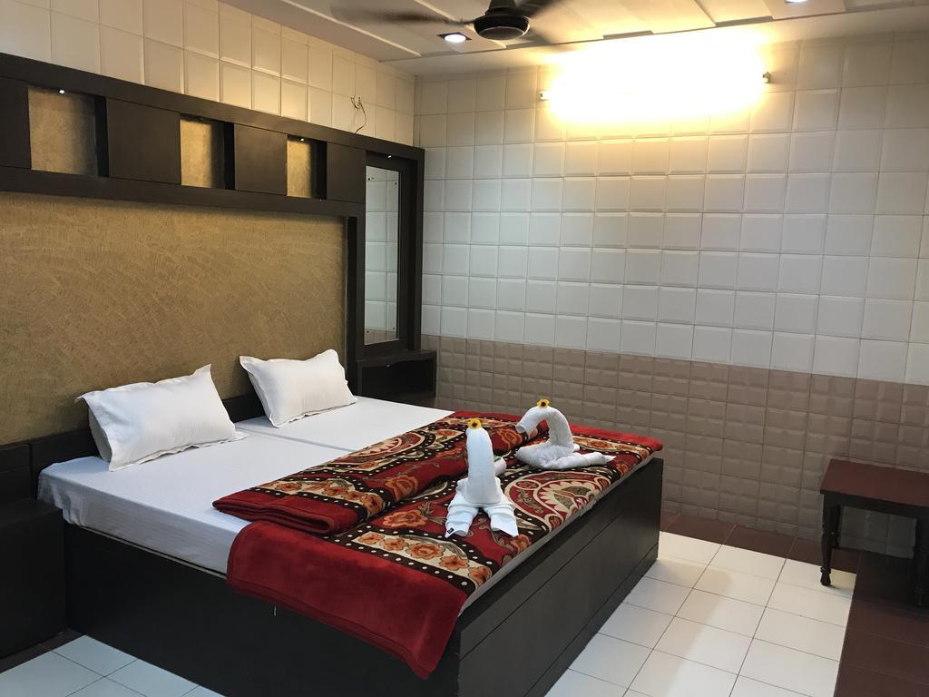 Hotel Sheela, 100m from Taj Mahal Agra  Exteriör bild